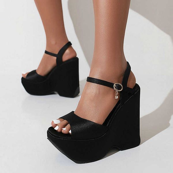 Yaz Siyah Yüksek Topuk Düğün Sandalet Kadınlar için Matsuke Ayakkabı Su Geçirmez Platform Kamlar Kalın Alt Balık Ağız Kırmızı Ayakkabı Flip Flop Sandles Topuklar 240228