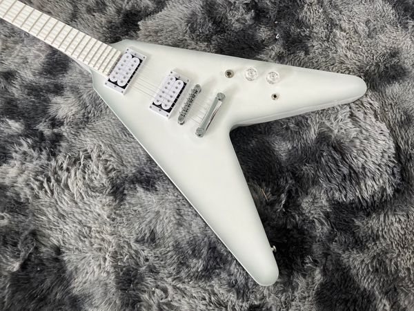 Çin OEM elektro gitar uçan v Beyaz Chrome Donanım 6 Dizeleri