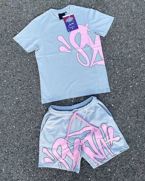 Üst Tasarımcı Erkekler Syna World Tshirts Set Tee Baskılı Tasarımcı T Shirt Kısa Y2K SYNAWORLD TEES SYNA Dünya Track Takım Grafik Syna Tshirt ve Şort 59