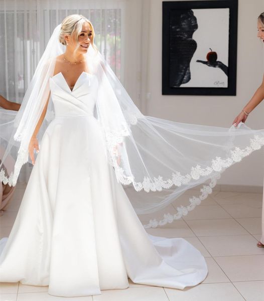 Elegante longo recortado com decote em v jardim vestidos de casamento com bolsos a linha marfim sem mangas trem varredura vestido de noiva botões cobertos voltar vestido de novia vestidos femininos