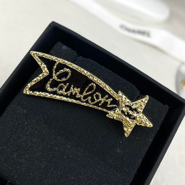 Designer de marca broche 18k banhado a ouro luxo feminino broches carta casamento cristal geométrico jóias pino acessórios festa presentes