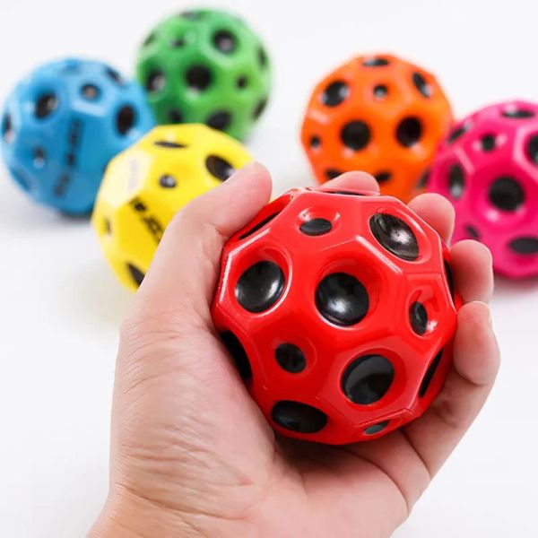 Palla con foro utile per bambini Giochi da esterno per interni Giocattoli sportivi PU Palla da rimbalzo in gomma antistress antigravità 66mm Palla rimbalzante estremamente alta