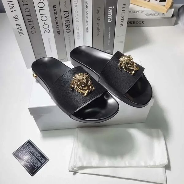 Designer Slippers Novos clássicos de moda Palazzo Sandal Shoe Casual Shoe MU Mens Womens Sande Sliders Logo Metal Luxurys Slipper Summer Platform Slide plana