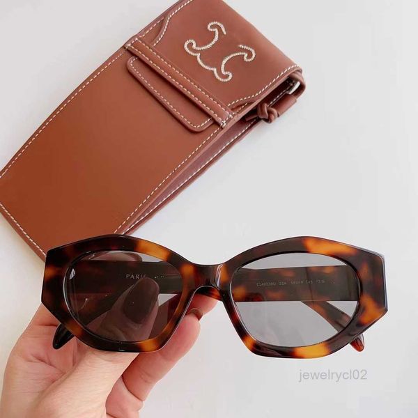 2023 Top Designer Sunglasses Ce Polarized SunGlasses para mulheres e homens Modelo de moda especial UV 400 Proteção Big Leg Double Beam Frame OutdoorUM3M