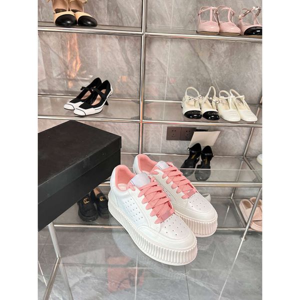 sapatos casuais mocassins Chanelers Sapatos de biscoito de solado grosso para feminino Autumn Summer Summer Lace Up Up Breathable Little White Shoes Versátil Sapatos Casuais