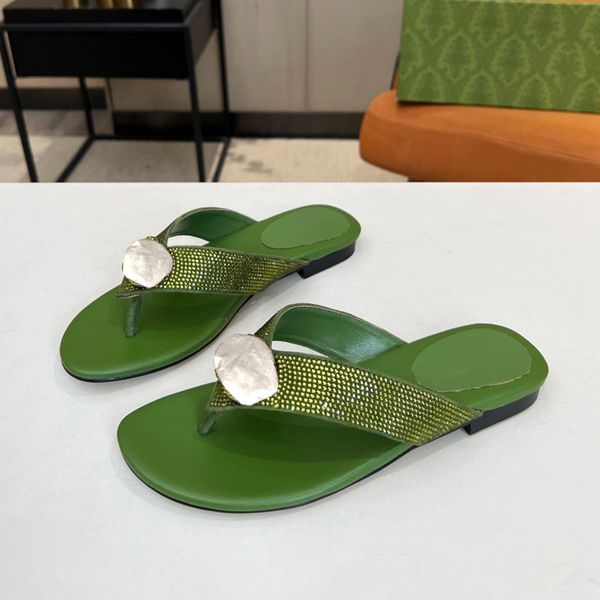 Kadınlar Zarif Elmas Sandalet Tasarımcısı Yaz Konforlu Düz Ayakkabılar Moda Açık Tatil Plajı Flip Flops