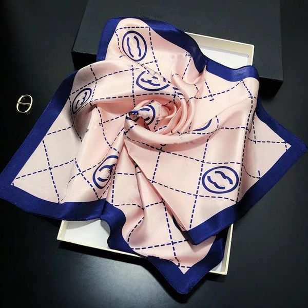 Дизайнерский шарф шелковой шарф шарф для женщин летние роскошные шарфы Высококачественные буквы Дизайнер Дизайнер Дизайнер Подарок Легко в соответствии с мягким штрихом 70*70см S527