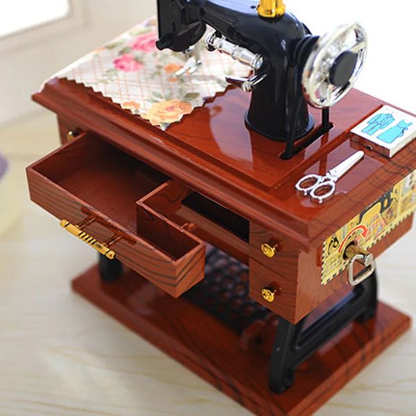 Kisten Neue kleine Musikboxen Kunststoff Vintage Music Box Mini Nähmaschinenstil mechanischer Geburtstagsgeschenktischdekoration