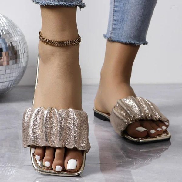 Terlik kadın moda kare ayak parmağı pullu kumaş tasarımcı sandaletler 2024 yaz tarzı açık sıradan basit düz renkli terlik