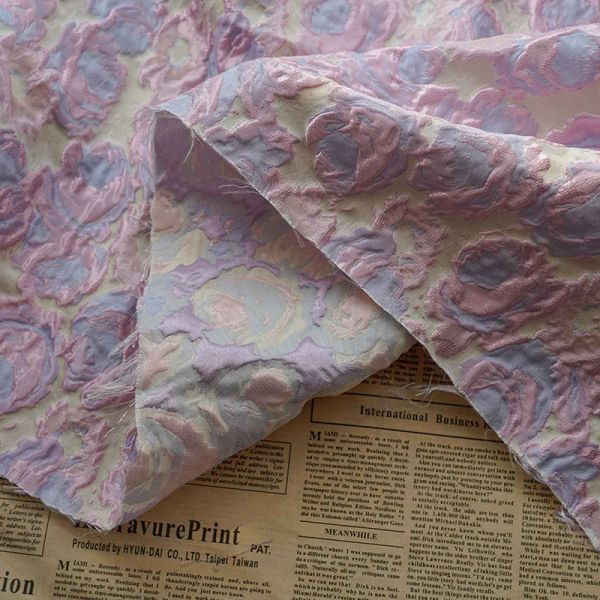 Tessuto Jacquard tinto in filo di fiori di bolle di colore rosa e blu in rilievo per borse da donna, tessuto decorativo da cucire per mezzo metro