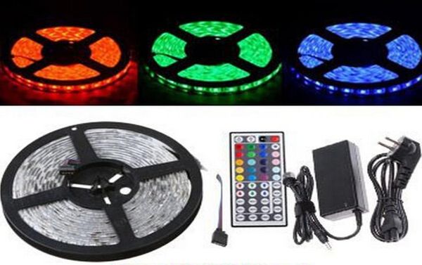 Striscia LED impermeabile per esterni 5050 SMD 300 LED 12V Strisce RGB Nastro da 5 m Multi colori che cambiano telecomando 44 tasti 6A Powe7984938