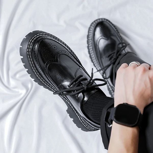 Sapatos de plataforma de estilo britânico preto vintage sapatos roupas de trabalho do homem e sapatos de dedo grande homem anti-deslizamento sapatos wearable plataformas 240304