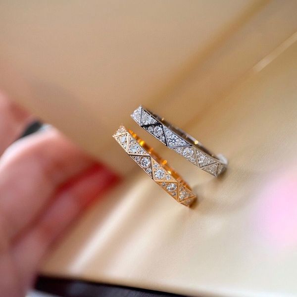 Anel de banda punk de qualidade luxuosa com formato de losango e diamantes brilhantes em ouro rosa 18k e anel de platina para mulheres casamento jewe310h