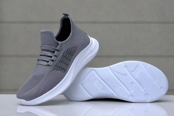 2024 neue Slip-on-Herrenschuhe Frühling und Sommer neue atmungsaktive Mesh-Oberflächen-Sportschuhe weiche Sohle, rutschfest, leicht, geruchshemmend, lässige Mesh-Schuhe