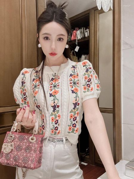 Maglioni da donna Top in maglia a righe a fiori bianchi pesanti Temperamento alla moda T-shirt a maniche corte con ricamo cavo Mori Tied Pullover coreano