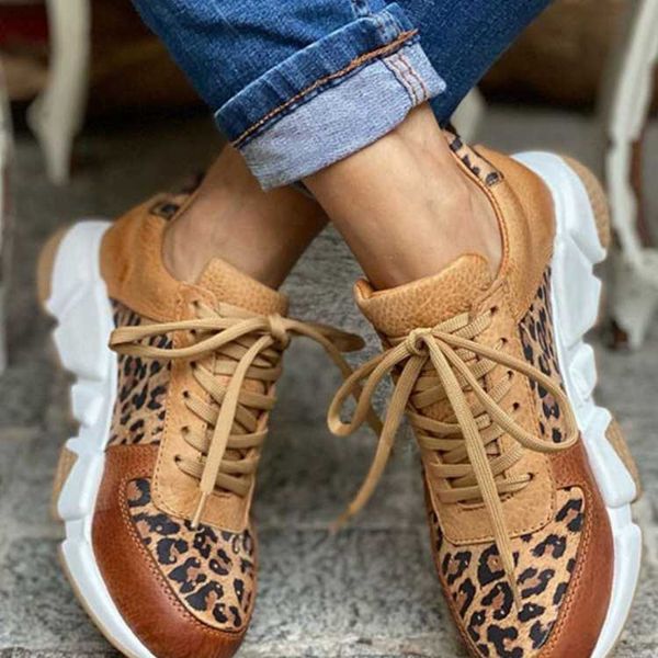 Scarpe eleganti 2022 Nuova suola spessa Testa tonda Taglio basso Modello leopardo Scarpe singole per donna Scarpe da corsa stringate impiombate J240315