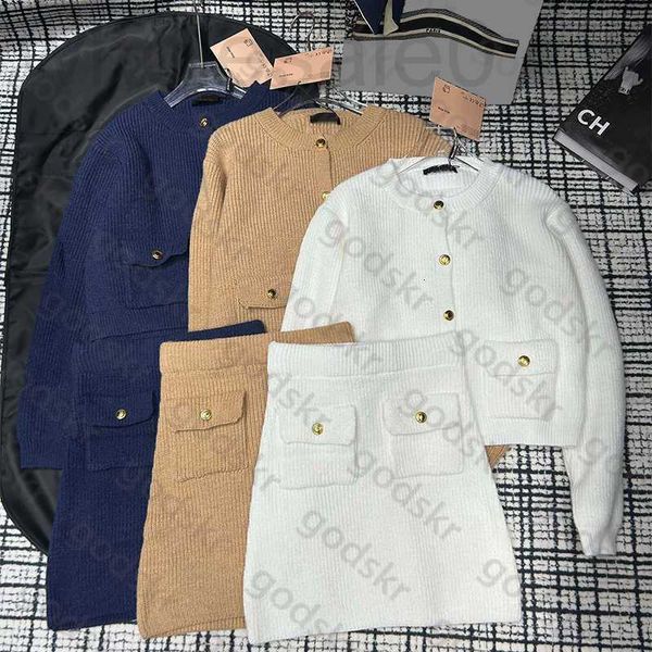 Abito a due pezzi designer gonna maglione di lana donna designer di marca di lusso cardigan lavorato a maglia a vita alta gonne dimagranti cappotto mini set OJVV