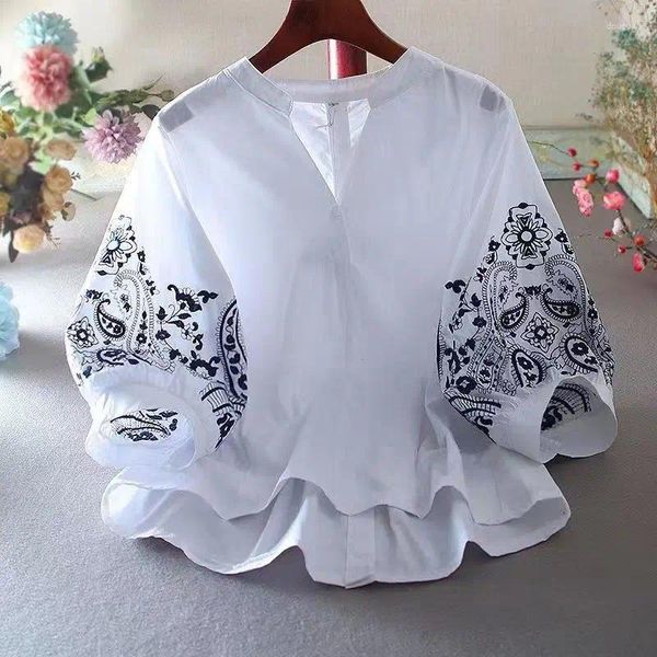 Kadın bluzları pamuk işlemeli v yaka bluz gömleği kadınlar için 2024 yaz moda retro batı tasarım sense capri fener kol