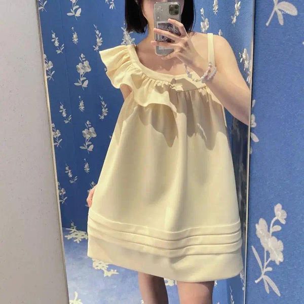 Vestidos casuais 2024 primavera marca leite amarelo plissado borda alça de ombro assimétrica solta mini vestido festa de férias doce roupas femininas