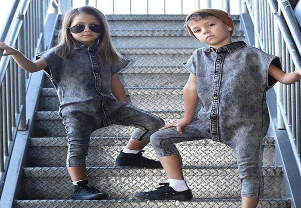 Ins 2020 nuova estate denim tute per bambini moda bambini un pezzo di abbigliamento manica corta ragazze bretelle pantaloni ragazzi tute B505171556