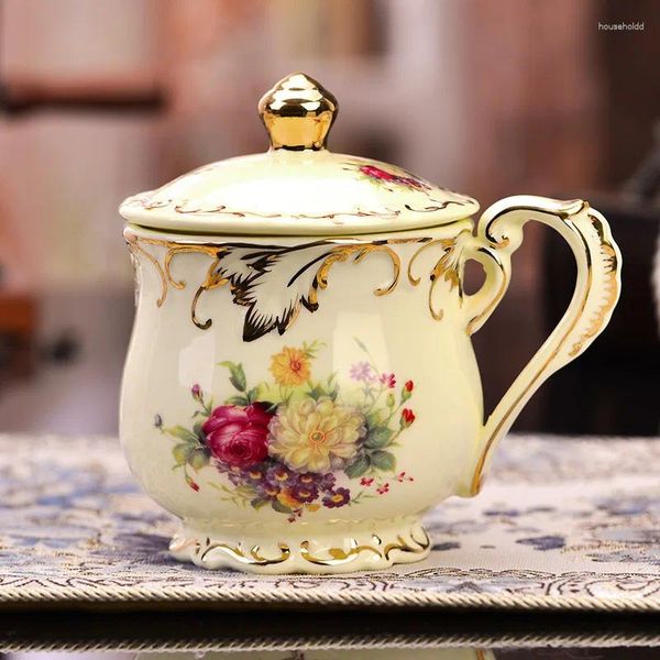 Tazze Piattini Tazza da tè e piattino in porcellana europea da 250 ml Tazza da caffè in ceramica Fiore di rosa Bicchieri da tè rosso per la festa pomeridiana