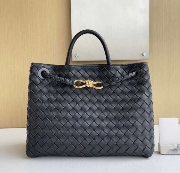 2024 B Family 8-line Buckle Andiamo Bag Original Leather New Woven Womens Portable Single Shoulder Crossbody Official Document Tote Designer Bags 255ss
