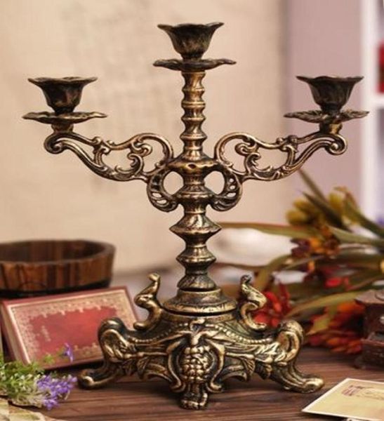 2 pezzi decorativi candelabri in ghisa candeliere 2 bracci 3 luci portacandele in metallo vintage bronzo tavolo da sposa scrivania cena Ho3544556