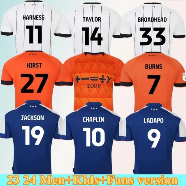 23 24 Ipswich Town Futbol Formaları Burns Hirst 27 Burns 7 Broadhead 33 Luongo 25 Ball 12 Chaplin 10 2024 Evde 3. Erkekler Set Futbol Gömlekleri Şortları Maillots Çocuklar