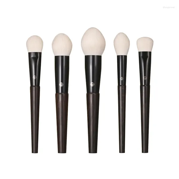 Make -up Pinsel professionelle handgefertigte 1pc weiche winzige Spitzen Ziegen Haar Gesicht Pulver Blush Highlighter Pinsel Ebony Griff Make -up Make -up