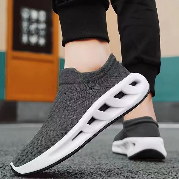 Meias sapatos 2024 verão andando novo lazer esportes sola macia sapatos casuais masculinos um pedal leve e respirável