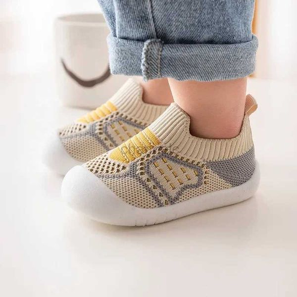 İlk Yürüteçler Çocuk Ayakkabı Anti-Slip Nefes Alabası Çocuk Kumyesi Kauçuk Sole Zemin Socks Kızlar Kızlar Mesh Ayakkabı Yumuşak Sole Terlik 240315