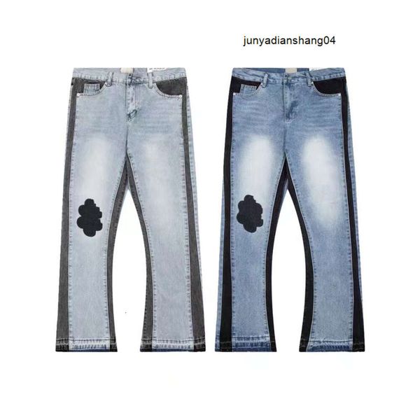 Pantaloni jeans da uomo alla moda di High Street Stilista Pantaloni svasati in denim blu Pantaloni con stampa rivetti per giovani Patch per jeans bianchi ricamati per ragazzi