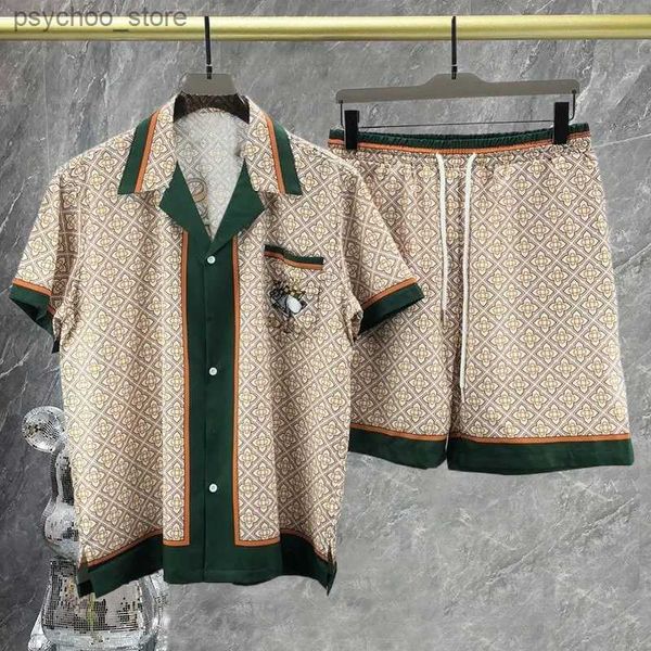 Tute da uomo Camicia casual stampata per le vacanze Camicia estiva ampia a maniche corte con risvolto Cardigan Camicia da uomo Strisce ondulate sfumate Colori contrastanti Set Q240314