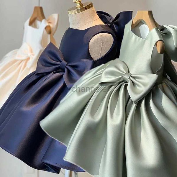 Abiti da ragazza Ragazze carine con fiocco grande si vestono in un solido ed elegante bambino per il compleanno dei bambini, il battesimo, la festa di nozze, il vestito da principessa delle ragazze 240315