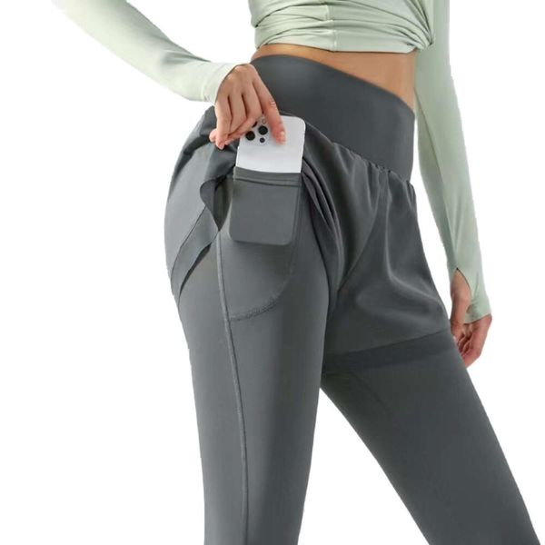 AL Leggings da yoga con marchio falso in due pezzi da yoga per le donne Pantaloni estivi sportivi per il sollevamento dei fianchi a vita alta che bruciano i grassi senza traccia e vestibilità slim