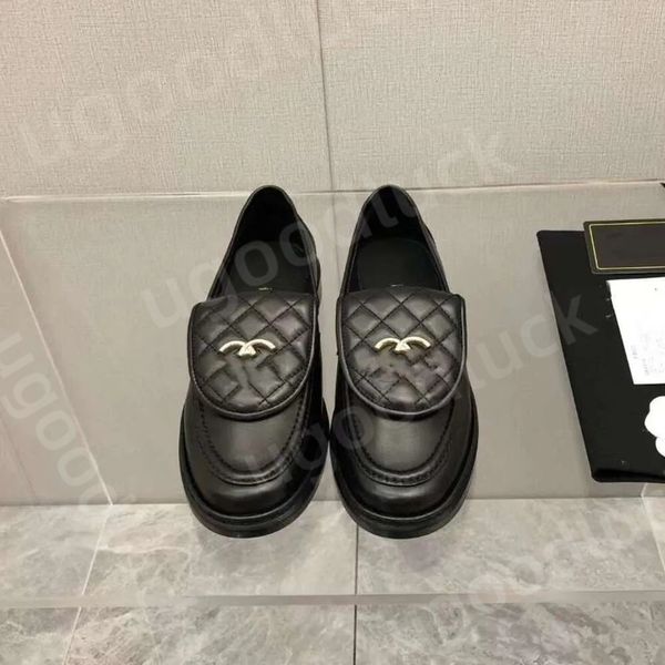 Piccoli mocassini con suola spessa e profumata al vento da donna 23 nuove scarpe slip-on in pelle stile britannico con fibbia per il pane con motivo a quadri di diamanti