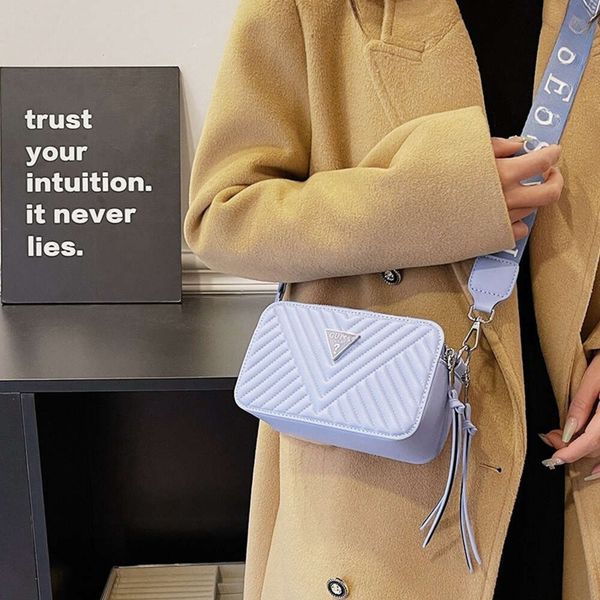 Moda pequena bolsa feminina nova moda de saída versátil popular carta câmera alça de ombro larga diagonal straddle saco