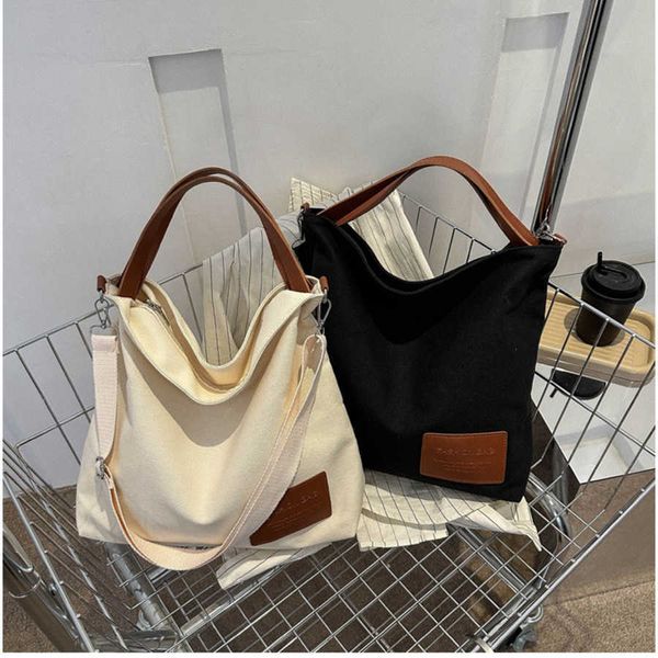Omuz çantaları büyük kapasiteli kadınlar için tuval çantası ve niş tasarım modaya uygun doku çanta, üniversite öğrencileri sınıf diyagonal geçiş trendi 240311