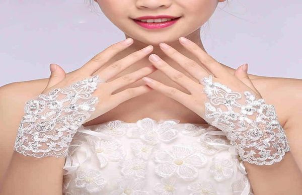 Neu eingetroffene weiß-rote Brauthandschuhe mit Applikation und glänzenden Pailletten, Perlen, kurze Hochzeitsaccessoires, Größe Handschuh7337567