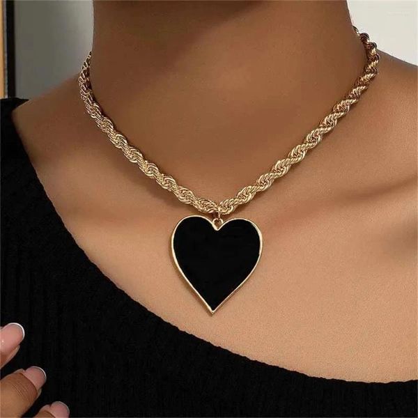 Collane con ciondolo Collana per donna e ragazza placcata in oro a forma di cuore Gioielli hip-hop alla moda Stile regalo per feste Offerta speciale 2024