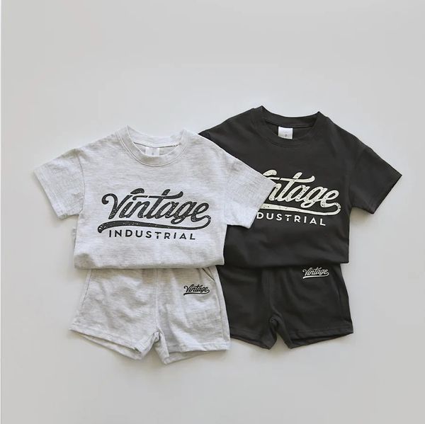 Модная футболка Unsiex для малышей, универсальный бутик, мягкие топы для мальчиков и девочек, свободные простые шорты, 2023, спортивный комплект для маленьких девочек 240314