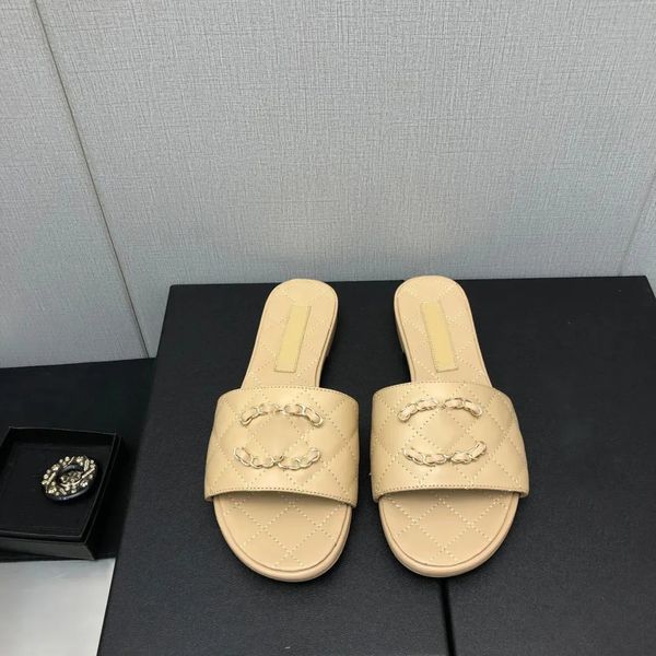 Leder flacher Slipper Sandalen Designer Mule Schwarzweiß Nude Summer Beach Casual Schuhe Metallkette Frau Slides Mode Sandale Größe 35-41