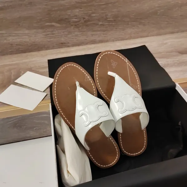 Top Quality Branco Flip Flops Sandálias Planas Couro Colorblock Padrão T-Strap Flats Slip On Sapatos Real Sola de Couro Designers de Luxo Slides Calçados de Fábrica