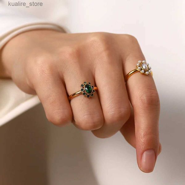 Cluster-Ringe, Smaragd, High-End-Zirkon eingelegt, modisches Design, grün, weiß, Farbe, Ring für Frauen, klassisch, beliebt, heißer Verkauf, L240315