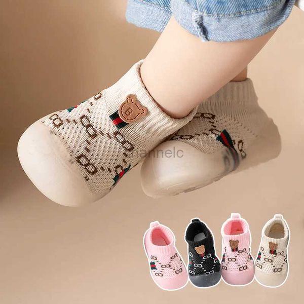 First Walkers Bequeme rutschfeste Schuhe für Neugeborene, kleine Mädchen, Baumwolle, rutschfeste Bodensocken, Babys und Jungen, Cartoon-Indoor-Turnschuhe, Prewalker 240315