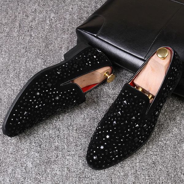 Брендовые мужские лоферы с черными шипами, роскошная обувь из джинсовой ткани с металлическими блестками, повседневная мужская обувь высокого качества 240312
