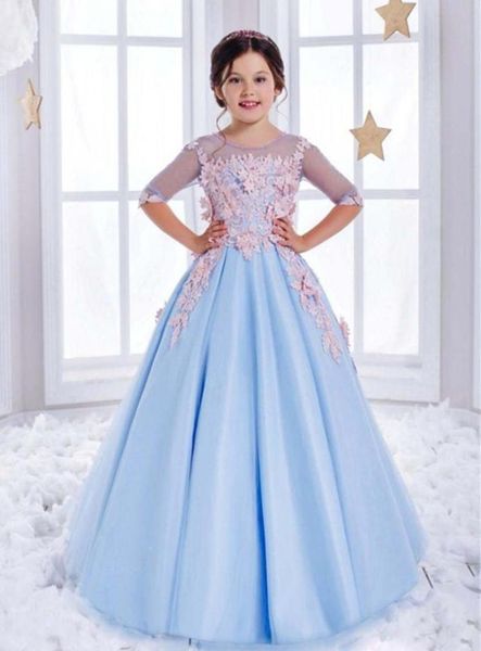 Süßes Tüll-Festzug-Ballkleid, halbe Ärmel, Hellblau, offener Rücken, wunderschöne U-Ausschnitt-Kapelle, Schleppe, Blumenmädchenkleider für Hochzeiten7061804