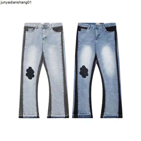 Pantaloni jeans da uomo alla moda di High Street Stilista Pantaloni svasati in denim blu Pantaloni con stampa rivetti per giovani Patch per jeans bianchi ricamati per ragazzi