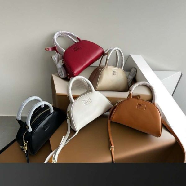 Vendita di liquidazione della borsa di design Nuova borsa piccola Sella alla moda e alla moda con tracolla diagonale a spalla per le donne