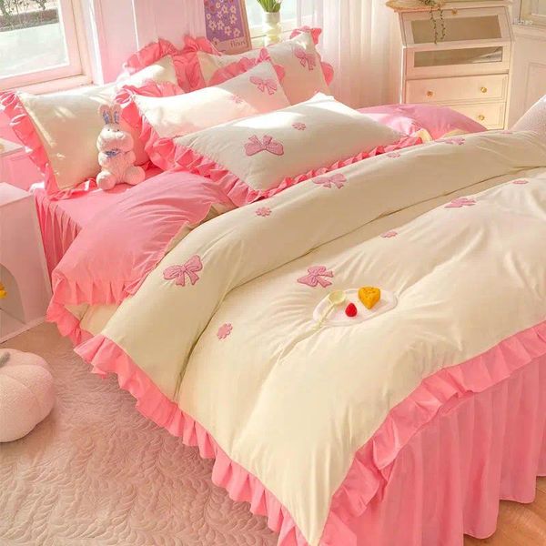 Bettwäsche-Sets Koreanische Prinzessin Wind Bettrock Quilt-Set Vierteiliges Blatt DREI ROSA Mädchen-Herzwaschbaumwolle